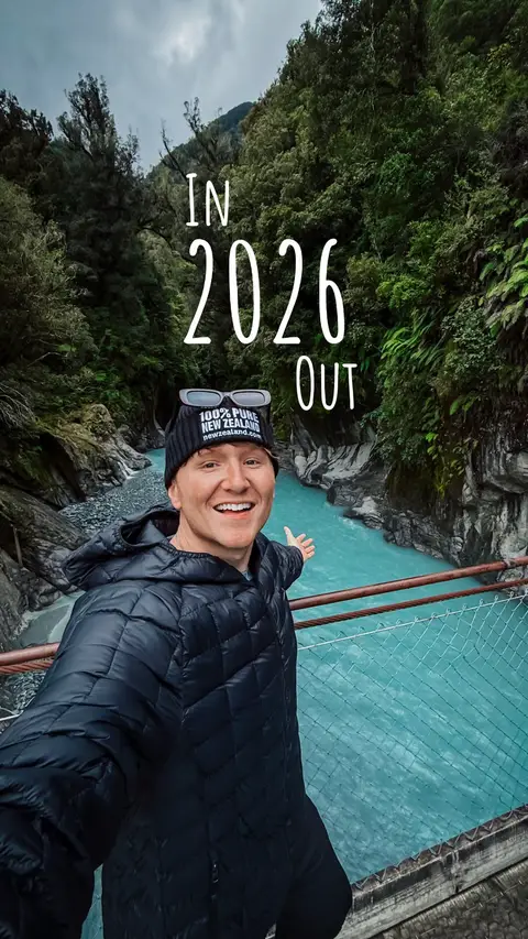 ✋🏽 Full transparency: 2025, not the best of years for me. Countless failed ventures, real struggle with writers block, lost a couple of really great friends, haven’t caught up with those i intended to, just got stuck in hustle culture and ended burnt out with less to show for it than when i started the year. BUT I just want to thank @Adobe for their continued support in me as a creative, i am not done with the industry (yet - lol). The comedy impressions are not over, the creative content isn’t under AI threat, motivation won’t fail and the stars aligning to bring me Adobe Express was a cliche ‘meant to be’, i have been struggling with faster content production to keep up, struggled to post consistently, i have spent the past week logging in a full schedule, creating more efficiently and really enjoying the on-stop-content-shop that is Adobe Express. Its free to try, give it a go and use Adobe Express to create your own in and out carousel! 2026 has to be better, you got this, i got this - time to lock in - the come back will be sweeter than the original achievement ❤️ AD #AdobeExpressAmbassadors #inAndOutInTwoWords #AdobeExpress @Adobe Express @Adobe 