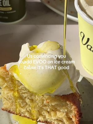 The only ice cream topping we want ✋ #evoo#oliveoil#icecream#smashkitchen 