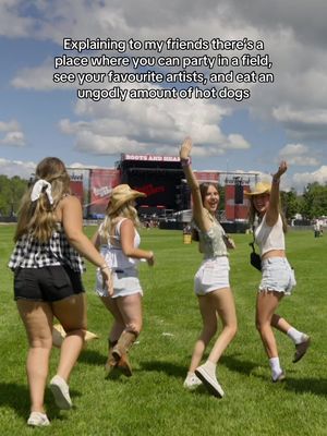 BEST PLACE ON EARTH 🌭 #bootsandhearts #musicfestival #countrymusic #Summer #hotdogs 