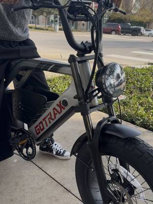 LG battery ⚡️ Fat tires. Confident power.  Would you ride the GOTRAX Mustang? Let us know 👇🏽 #gotrax 