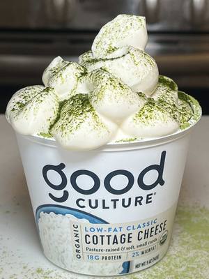 green flag behavior Matcha Creme Cottage Cheese Cup  Matcha Base: • 1 Good Culture Single Serve Cottage Cheese Cup • 3 tbsp vanilla protein powder  • 1 tbsp maple syrup  • 1/2 tsp matcha green tea powder  Creme Topping: • 1/2 cup thick greek yogurt  • 1 tbsp collagen  • 1/2 tbsp maple syrup  Method:  1. Add all matcha base ingredients to the base of an immersion blender cup & blend until smooth. Transfer mixture back to good culture cup and freeze for approx. 10 minutes while preparing the topping. 2. In a small bowl, add all creme topping ingredients. Mix until smooth. Transfer to a piping bag & pipe creme onto matcha base. 3. Sprinkle with matcha powder & enjoy!