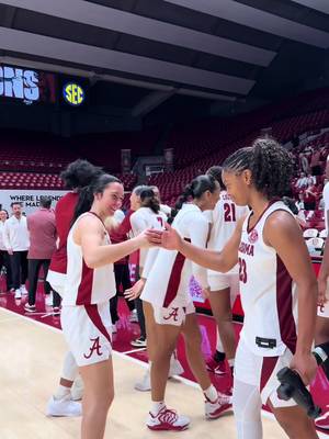 Handshake is too CLEAN😮‍💨  #rolltide #alabama #basketball #handshake #fyp 