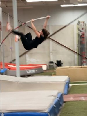 Give me one positive and one negative correction about todays jump!😍 #fyp #polevault #olympian 