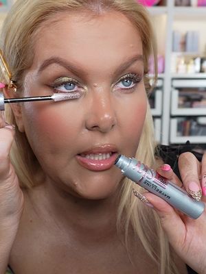 It’s called research look it up lol Skin prep @Dieux Skin  Foundation @Armani beauty  Eye palette @Louis Vuitton  Pencil @Lisa Eldridge  Mascara @Makeup By Mario  Glitter top coat @Maybelline NY  Lipliner @Fenty Beauty  Lipgloss @napoleonperdis  #datingfails #unpopularopinion #makeuptutorial #datingstorytime 