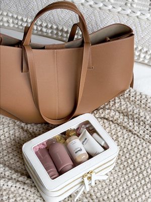 Pack with me 💗✨ #makeuporganization #packwithme #asmrpacking #makeupcollection #BeautyTok 