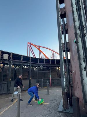 Today’s playoff game has us so excited we tried to get Giant Drop to jump offside! 🏈 #sixflagsgreatamerica #footballtiktok #bears #packers #chicago