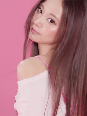 Everyone say, "thank you TZUYU" for giving us something to talk about. @TWICE   #VSPINK #TWICE 