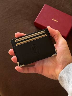 My new favroite cardholder 😮‍💨 the Cartier cardholder, must in black.. I’m in love! What do you think? #cartier #menswallet #mensfashion 