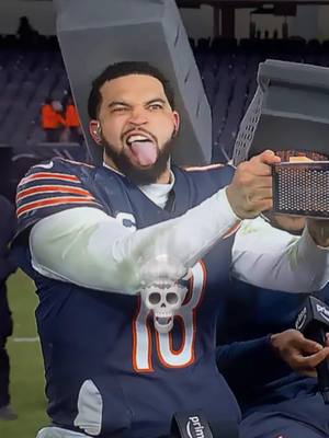 Caleb Williams is TOO FUNNY 🤣 #calebwilliams #nfl #football #chicagobears #playoffs (via Prime)