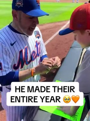 These young collectors brought their cards to the ballpark and left with a moment they’ll never forget 🥹 This is what it’s all about 🧡 (🎥 @Orange Kids Pack Rips!)
