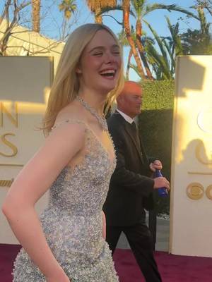 #ElleFanning has arrived on the #GoldenGlobes red carpet donning an effortless blushy glam look. She is the absolute picture of elegance ✨