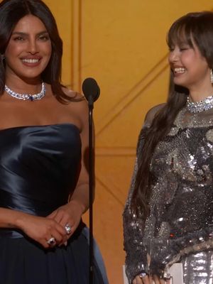 ⭐️ Priyanka Chopra Jonas and Lalisa Manobal take the #GoldenGlobes stage to announce the winner for Best Male Actor – Television – Drama!