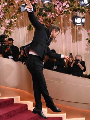 I think this performance earned the requested sleepover. 😉❤️@Golden Globes @Derek Hough  #GoldenGlobes #DerekHough #popculture #parentinghumor #redcarpet 