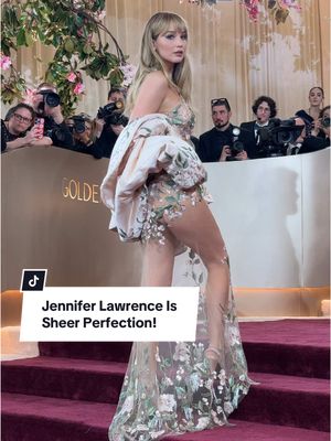 Jennifer Lawrence is sheer perfection in this floor-length floral gown at the Golden Globes! #jenniferlawrence #goldenglobes #redcarpet #celebstyle #diemylove