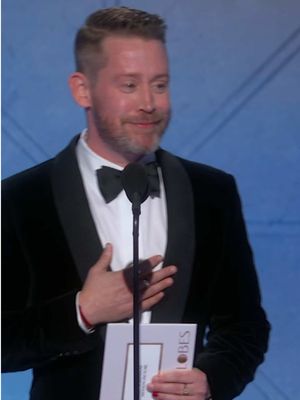 A familiar face on your screen, here's Macaulay Culkin to present the award for Best Screenplay – Motion Picture 📝  #GoldenGlobes