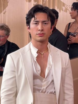 Golden Globes correspondent or professional celeb greeter? You decide. Our Social Creative Lead @not_tash caught up with her (one-sided) besties at the @Golden Globes #goldenglobes #redcarpet #celebrity #celebstyle #awards 
