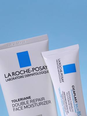 THE dynamic duo for dry winter skin🧣 ❄️Cicaplast Balm B5+ ❄️Toleriane Double Repair Moisturizer #LaRochePosay #LifeChangingDermatology #Cicaplast #DoubleRepairMoisturizer