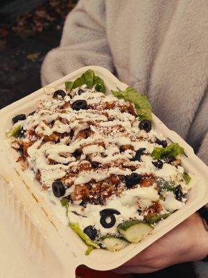 New year, healthy habits 🤝 Chicken on the Salad 🥗 #osmows #osmowsshawarma #healthyeats #Foodie #middleeasternfood 
