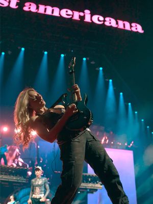 Wasn’t gonna post this cus I hated the fact I hit a wrong note but whatever it’s live 🤷🏼‍♀️   🎥 @justtheletterk_img #livemusic #guitarist #rockmusic #guitarsolo #fail 