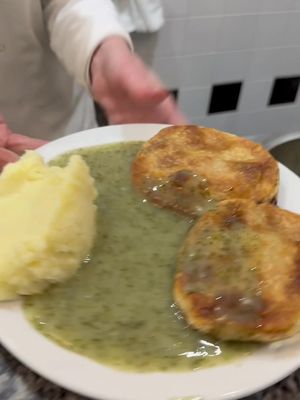 Can’t beat it @robinspienmash  #bigjohn #bosh #pieandmash #british 