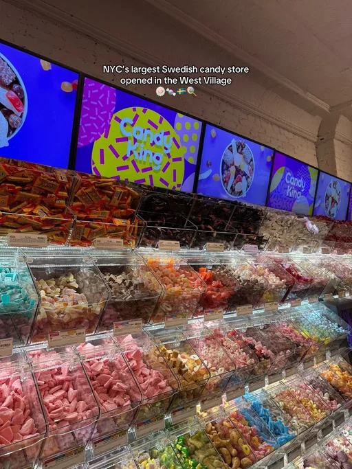 Out of all the Swedish candy shops opening craze, this one is my FAVORITE🐒🍬 📍@CandyKing NYC #swedishcandy #swedishcandyreview #candyking #westvillage #thingstodoinnewyork 