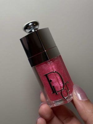 new @Dior lip oil in ‘fizzy pink’ 💖 #dior #diorlipoil #lipswatch #newmakeup #diorbeauty