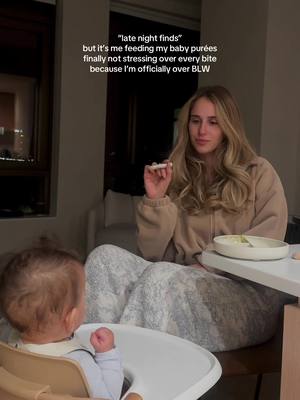 am I the only one who got convinced by the internet that my 7 month old should be eating a piece of chicken on her own #startingsolids #solids #7monthsold #babyfood #blw  
