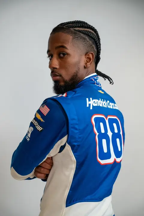 What y’all think of the new gigs?? #nascar #rajahcaruth @JR Motorsports @HendrickCars 