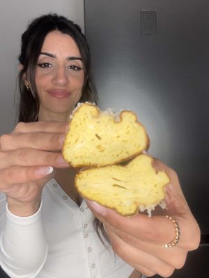 Ideas de recetas con huevo 🍳  2/10: Tortilla soufflé con parmesano Quedá súper esponjosa 😍 🗒️ INGREDIENTES: -3 huevos -Queso parmesano -Sal y pimienta  #recetasfaciles #recetascaseras #tortilla #queso #souffle 