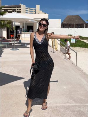 Photo shoots everywhere 🙂‍↕️🏝️ #vacationreels #beachoutfit #beachcoverup 