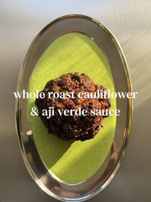 A whole roasted spiced cauliflower, & a green sauce moment. Smoky roasted cauliflower, the golden centrepiece, crisp at the edges, tender all the way through. Then the most addictive aji verde, a herby, citrusy, creamy sauce from Peru, the most incredible base for this veggie showstopper. More proof that veggies are the yummiest things you can eat when ya do it right 🥬