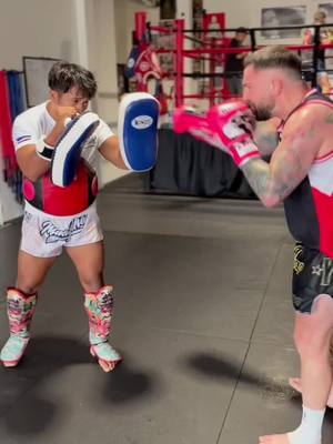 Padwork with one of my favourite ever coaches and pad men Cookie 👊🏻 #muaythai #padwork #liamharrison #martialarts #fighter 