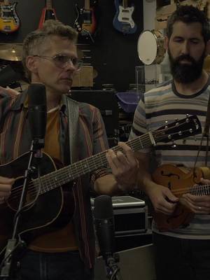 Surprise surprise, we’ve got another one for you all coming out this Friday Anyone who grabbed our self-titled album on vinyl or CD has already had an early listen to this "Cold Call," and Unsung Heroes members can stream the full live version from Wonder Records on our Patreon right now. The rest of the album lands everywhere on March 13th! #folkrock #folk #newmusic 
