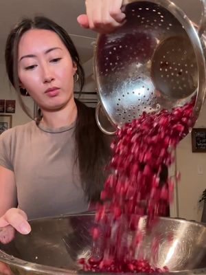 POMEGRANATE REFILL!! One more refill to go because the season is over 😭🥺 #pomegranateasmr #pomegranategirl #pomegranateseason #pomegranaterefill #pomegranatearils 