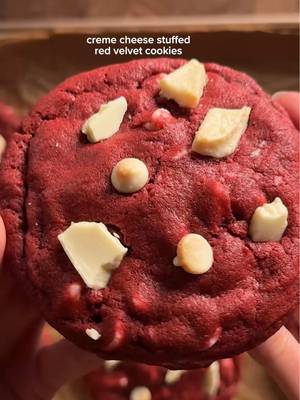 cream cheese stuffed red velvet cookies filling: 4oz cream cheese, soft 1/8 cup (25g) granulated sugar 1/4 tsp (1g) vanilla *cream it all together until smooth and scoop into small portions. about 1-2 tsp in size. freeze for at least 30 min until its solid. i made a double batch in the vid so dw if it looks diff :) dough: 1 cup (226g) unsalted butter, soft 3/4 cup (150g) light brown sugar 1/4 cup (50g) white sugar 1 large egg + 1 egg yolk 1 1/2 tsp (6g) vanilla extract red gel food coloring (until desired color) 2 1/2 cups (300g) ap flour 1/2 tsp (3g) salt 1 tsp (6g) baking soda 1 1/2 tbsp (12g) cocoa powder 1/8 tsp (0.5g) cream of tartar 1 1/2 cups (240g) white chocolate chips *cream together the butter and sugars. then mix in the egg and vanilla. once smooth, add in the food coloring (or beet root powder if going natural). in another bowl, whisk together the flour, salt, baking soda, cocoa powder (dutch processed), and cream of tartar. add the dry to the wet and mix, then add in the white chocolate chips. optional: save a bit of chocolate to add on top of the cookies before baking. scoop the dough and set in the fridge for at least an hour. bake at 350 for 12-15 min #redvelvet #cookies #Recipe