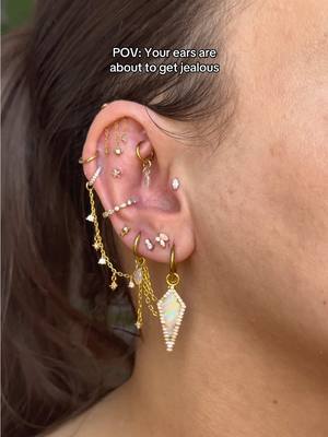 that shimmer ✨ 15% discount in my bio from @Crystal Heaven London 🫶 #earstyling #earcuration #piercingtok #earstacking #piercinglovers 