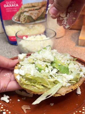 Green tinga tostadas for dinner, what did you cook? 😋  #greentinga #chickentinga #EasyRecipes #mexicanrecipes