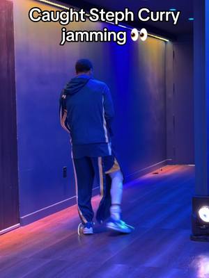 Why you acting shy @Stephen Curry  🕺  #dancechallenge #funnymoments #bigguy 