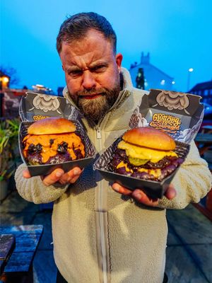 After YEARS of Waiting, We FINALLY Get To Try The UK's Most Hyped Burger... Was It Really Worth It? 📍 @MeatCastles #foodreviewclub #foodcritic #foodreview 