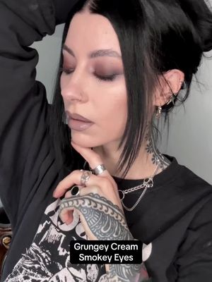 Grungy brown Smokey eye with layered creams so that it gets even better and lived in looking with wear 🤎🤎🤎 @meltcosmetics Cacao Liner @MOB Beauty X @missmeganrobinson Echo Matte Shadow MOB X @sara rose M164 Cream Clay Eyeshadow MOB Black Matte Shadow (available single or in Trad Goth palette) MOB M115 Cream Clay to contour Lips MOB M159 Lipliner MOB M154B Soft Matte Lipstick MOB X @CourtneyQuarantine M149 Blue Balm #grungeaesthetic #grungemakeup #90smakeup #chocolatesmokeyeye 