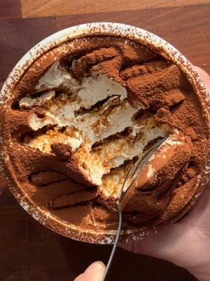 It’s Friday night, what better time to jump on a viral trend Japan’s 2 ingredient yoghurt cheesecake had us curious… so @hugh jumped on it, but obviously we had to give it a Twisted twist. Say hello to Yoghurt Tiramisu 🤝 Creamy yoghurt, espresso soaked Lotus biscuits, and a generous dusting of chocolate on top. Yeah… we get the hype