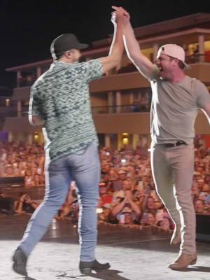 Throwback to roasting the man himself, @Luke Bryan. Never know what’s gonna happen at #crashmyplaya  #dustinlynch #countrymusic 