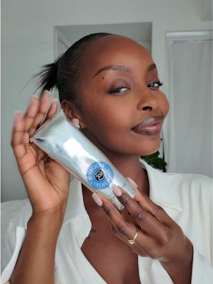 Putting my best hands forward with @LOCCITANE and their iconic Shea Butter hand cream. Available at @sephora @sephoracanada #loccitanepartner #loccitane #handcream #sephora #sephoracanada 