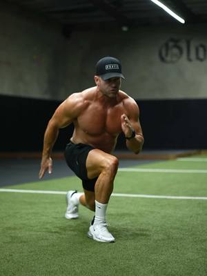 High intensity circuit. Try this as a cardio finisher or stand alone workout to burn calories and build lean muscle. 4 rounds 30 seconds on 30 seconds off 1.) Switch lunge to mountain climber 2.) Jump tuck to plank tuck 3.) Burpee to low squat 4.) High plank outside mountain climber to low plank mountain climber #core #funtionaltraining #workout #calisthenics #bodybuilding 