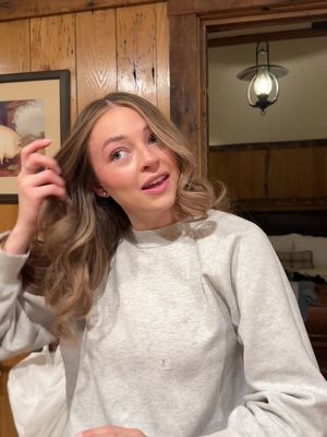 How I use the @Shark Beauty flex style!! As someone who is very new to it!!!!!🫡✨🙌 also @Annie Broberg has a great tutorial on her page as well!!! #sharkflexstyle #sharkflexstylecurls #blowoutcurls #sharkflexstyletutorial #blowoututorial 