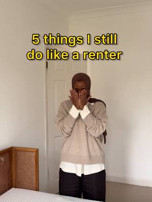 Fourteen years of renting definitely rewired my brain, so even now that I own my home , I still reach for no-drill solutions. Also helps that I’m pretty much always changing my mind about things so it allows me to decorate in a more flexible way! Do you do any of these things?  #renterfriendly #renterhacks 