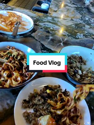 We love to eat so we went to a #vegan restaurant in Silver Lake (LA) called “Men & Beasts” for the first time and we loved it! Personally I’d highly recommend the bang bang noodles and sweet & sour mushroom #larestaurants #metaglasses 