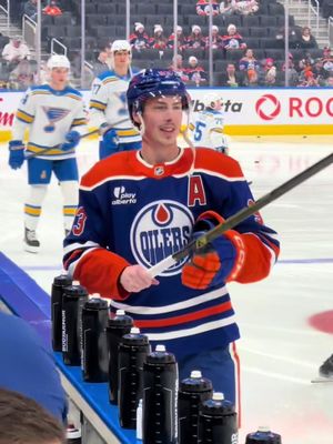 Will the real Ryan Nugent-Hopkins please stand up 🙋‍♂️ #LetsGoOilers #NHL