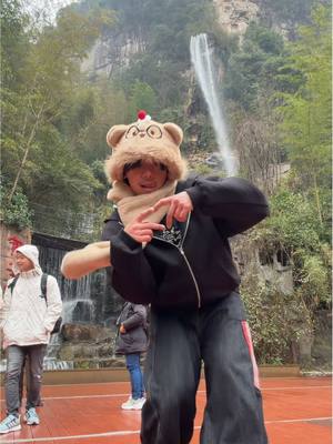 felt like this fit the vibe😌 (dc @maya) #baofenghu #Zhangjiajie 