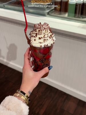 Just a little sweet treat, nothing too crazy🍫🍓 @Hampton Chocolate Factory #tampaflorida #tampafood #tampathingstodo #dateideas 
